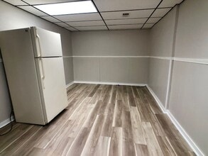 21-21 W Main St in Jeromesville, OH - Building Photo - Building Photo