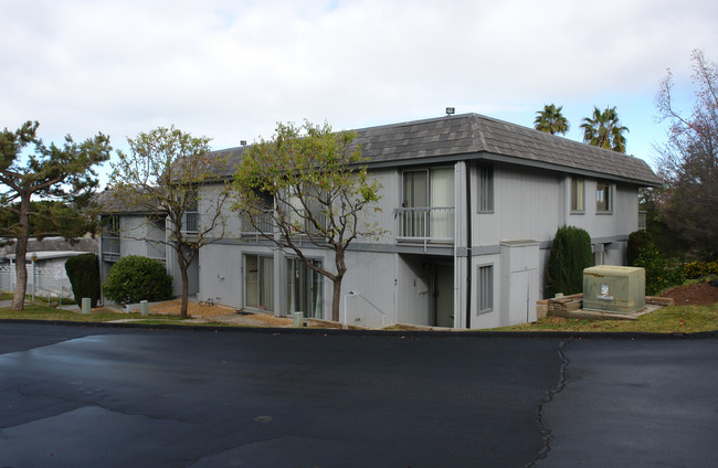 27707 Mountain Meadow Rd in Escondido, CA - Foto de edificio - Building Photo