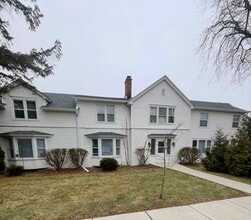 2626 Newman Rd, Unit 2 in Mount Pleasant, WI - Foto de edificio - Building Photo