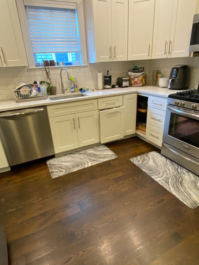 69 Bromfield Rd, Unit 1 in Somerville, MA - Building Photo - Building Photo
