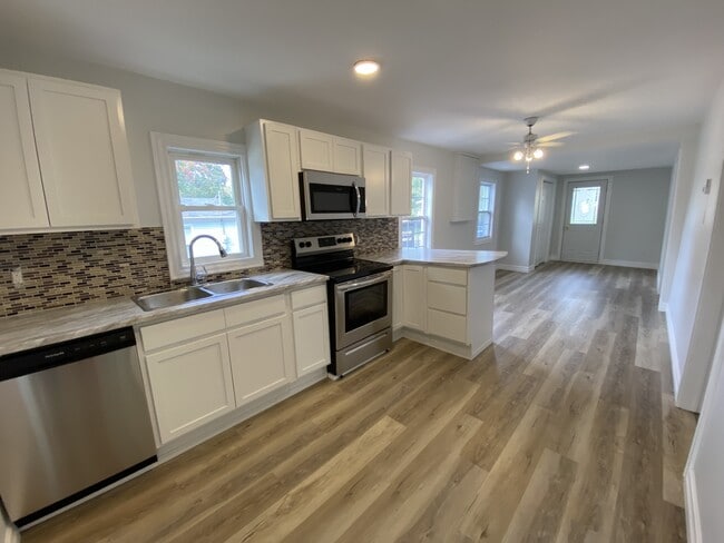 8 Salmon Crescent in Rothesay, NB - Building Photo - Building Photo