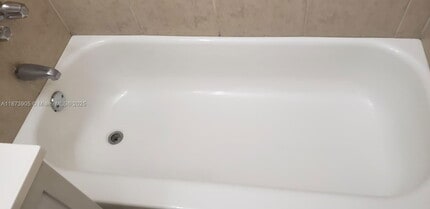 2063 NE 173rd St in North Miami Beach, FL - Building Photo - Building Photo