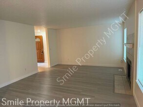 330 S Heather St in Cornelius, OR - Building Photo - Building Photo