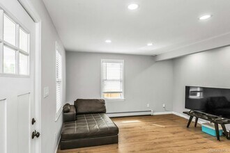 4 W 11th St in Huntington Station, NY - Building Photo - Building Photo