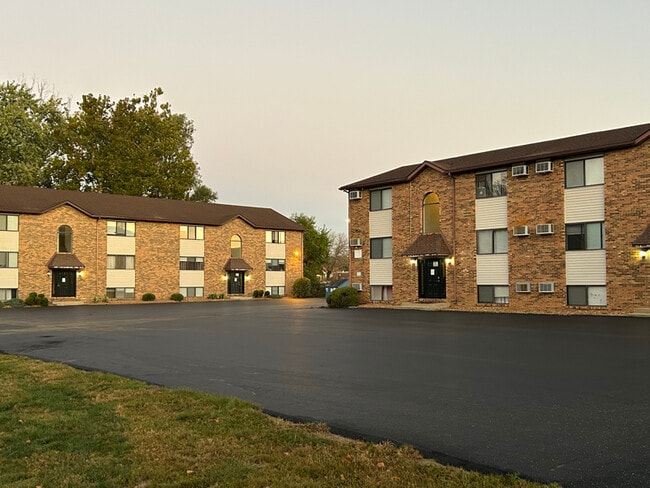 631 Vicksburg Dr in Belleville, IL - Foto de edificio - Building Photo