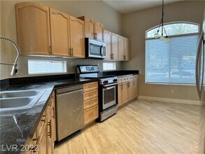 8252 Nice Ct in Las Vegas, NV - Building Photo - Building Photo