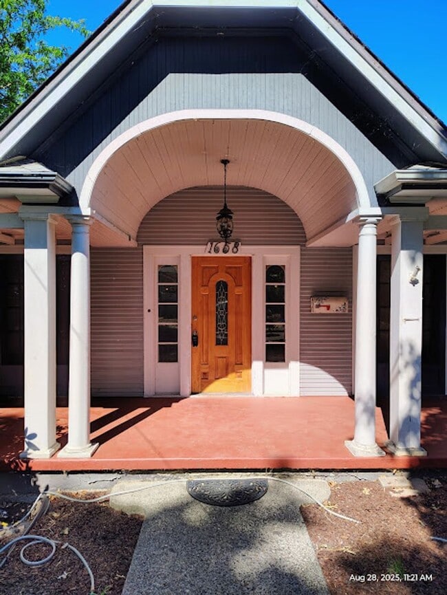 property at 1658 SE Cobb St