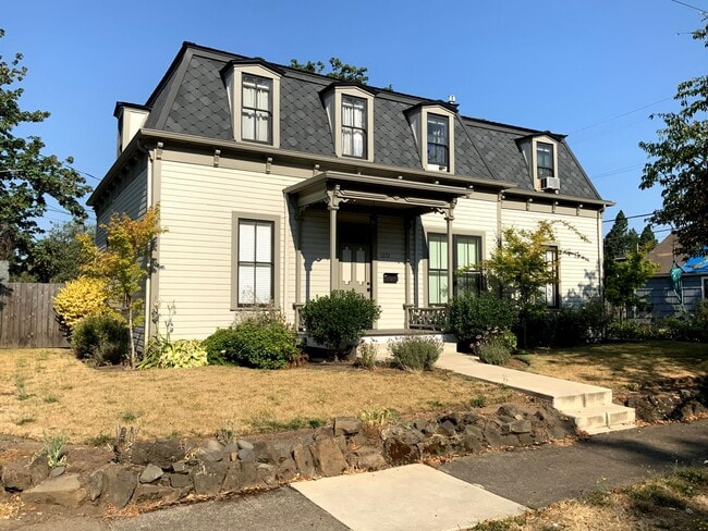 property at 1006 W 12th Alley