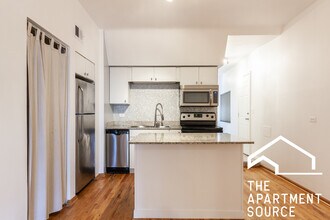 1224 W Augusta Blvd, Unit 1 in Chicago, IL - Building Photo - Building Photo