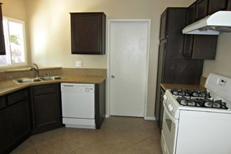 5560 Bonnie St in San Bernardino, CA - Building Photo - Building Photo
