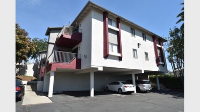 Hillside Terrace-Vista in Vista, CA - Building Photo - Building Photo