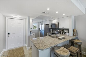 8350 Estero Blvd in Fort Myers Beach, FL - Foto de edificio - Building Photo