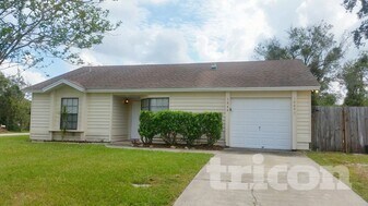1060 Bannock Terrace, Unit 25 in Deltona, FL - Building Photo