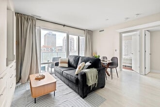 31 Alexander St in Toronto, ON - Building Photo - Building Photo