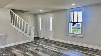 5241 Main St in Stephens City, VA - Foto de edificio - Building Photo