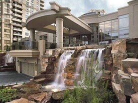 3888 Duke of York Blvd in Mississauga, ON - Building Photo