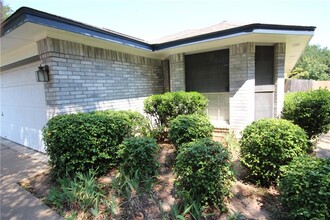 200 Jacky St in Austin, TX - Building Photo - Building Photo