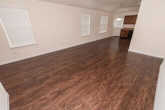 14470 Platzer Dr in Houston, TX - Building Photo - Building Photo