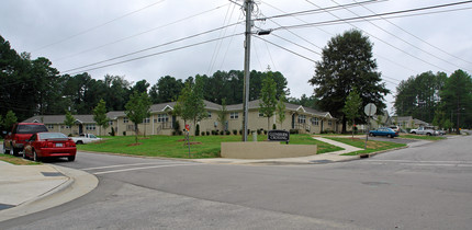 Glenbrook Crossing in Raleigh, NC - Building Photo - Building Photo