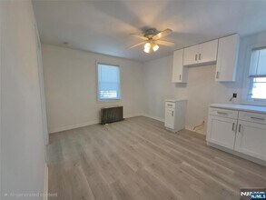 683 Kingsland Ave in Lyndhurst, NJ - Building Photo - Building Photo