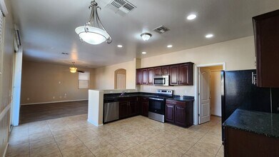 42564 W Palmyra Ct in Maricopa, AZ - Foto de edificio - Building Photo