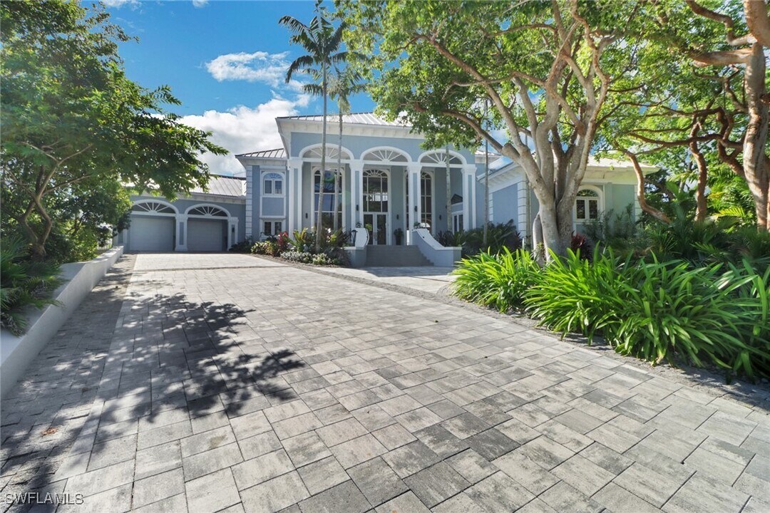 1180 Blue Hill Creek Dr in Marco Island, FL - Building Photo