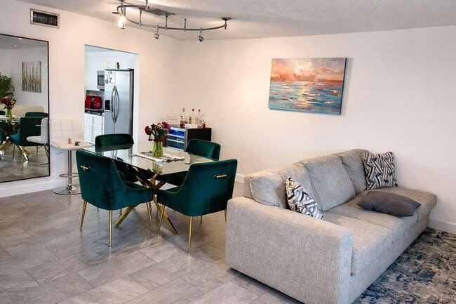 6843 NW 29th Ave in Fort Lauderdale, FL - Building Photo - Building Photo