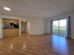 10765 SW 108th Ave in Miami, FL - Building Photo - Building Photo