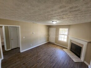 5477 Denny Dr in Atlanta, GA - Building Photo - Building Photo