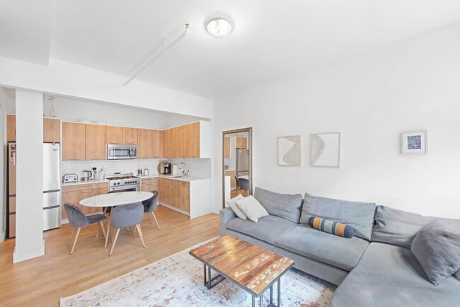 519 W 45th St in New York, NY - Building Photo - Building Photo