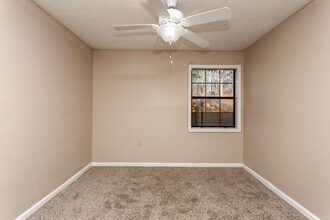 Pines by the Creek in Newnan, GA - Building Photo - Interior Photo