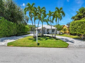 740 5th Ave N in Naples, FL - Building Photo - Building Photo