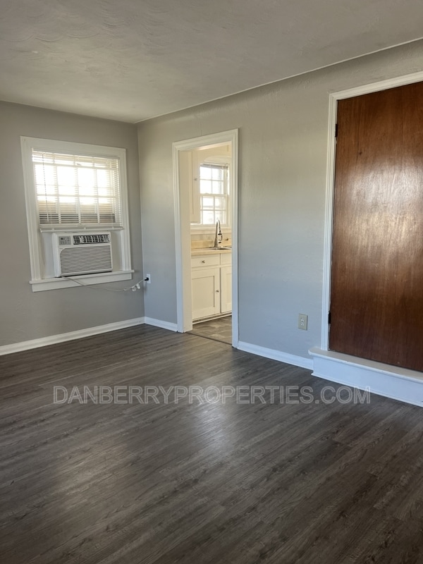 4621 S Detroit Ave in Toledo, OH - Building Photo - Building Photo