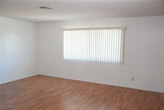 5267 Retablo Ave in Las Vegas, NV - Building Photo - Building Photo