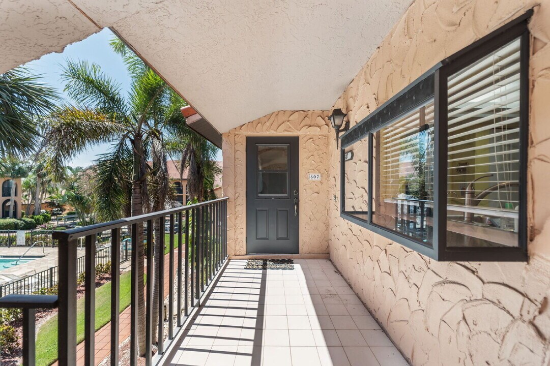 5510 SW 4th Pl in Cape Coral, FL - Building Photo