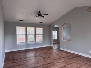 3305 Piper Way in Redding, CA - Building Photo - Building Photo