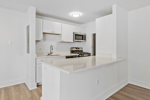 Foxhall Terrace in Washington, DC - Building Photo