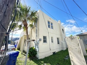 1944 Taylor St in Hollywood, FL - Foto de edificio - Building Photo