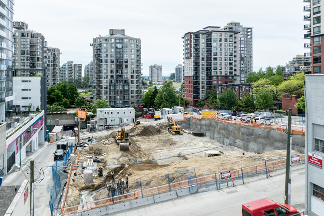 810 Agnes St in New Westminster, BC - Building Photo - Building Photo