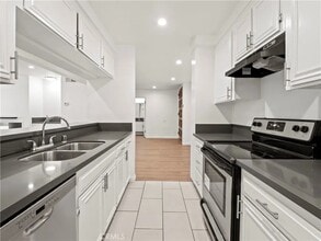 5334 Lindley Ave in Los Angeles, CA - Building Photo - Building Photo