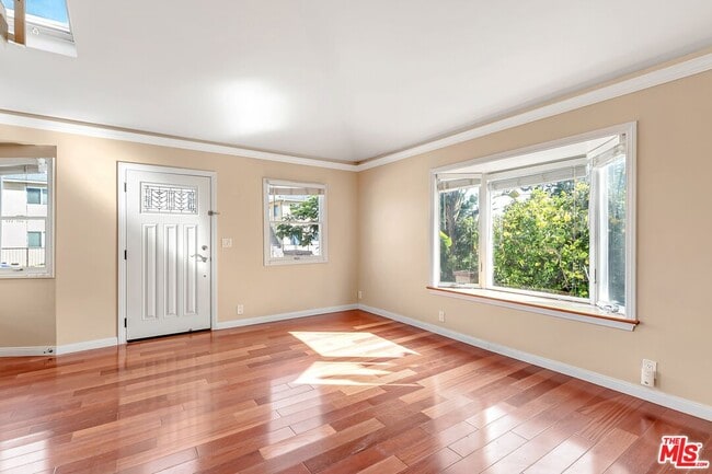 325 Vernon Ave in Los Angeles, CA - Building Photo - Building Photo