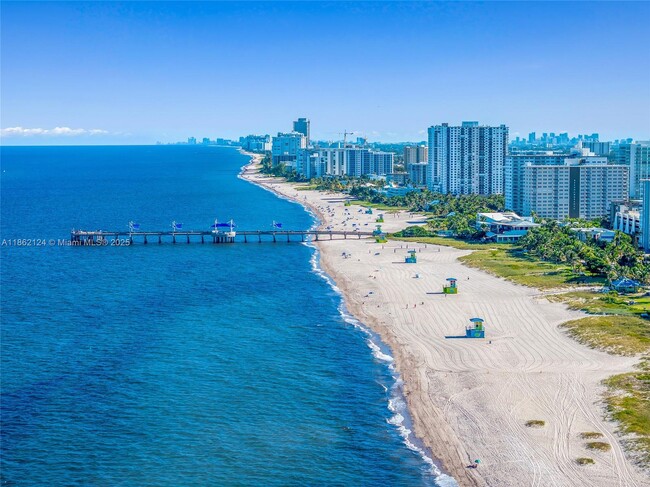 704 N Ocean Blvd in Pompano Beach, FL - Building Photo - Building Photo