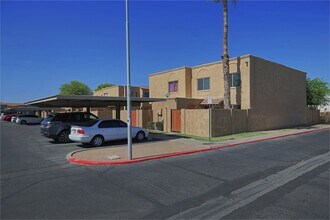 948 S Alma School Rd, Unit 61 in Mesa, AZ - Foto de edificio - Building Photo