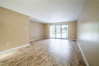 67 Chestnut Rd in New Hartford, NY - Building Photo - Building Photo