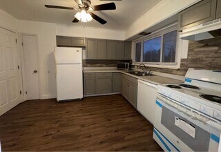 2363 E Maple Rd in Troy, MI - Building Photo - Building Photo