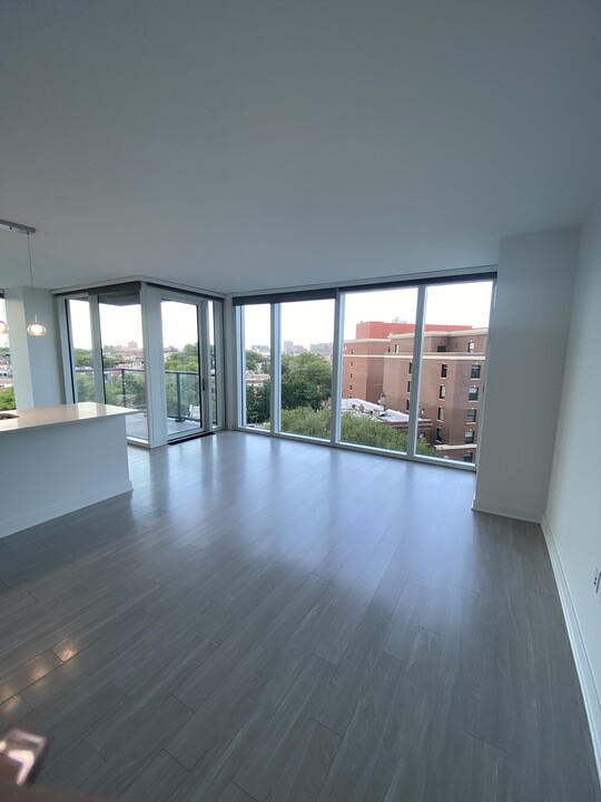 2369 N Lincoln Ave, Unit 313 in Chicago, IL - Building Photo