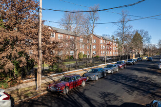 English Village Condominiums in Cranford, NJ - Building Photo - Building Photo