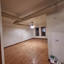 107 W North Water St, Unit 107 D in New London, WI - Foto de edificio - Building Photo