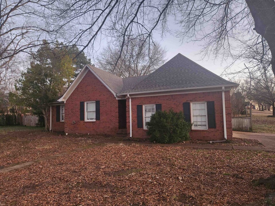 8675 Oak Trail Ln in Memphis, TN - Building Photo