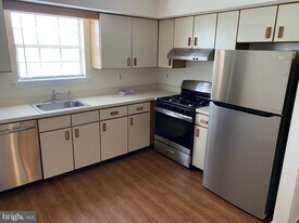 19 Barclay Ct in Trenton, NJ - Building Photo